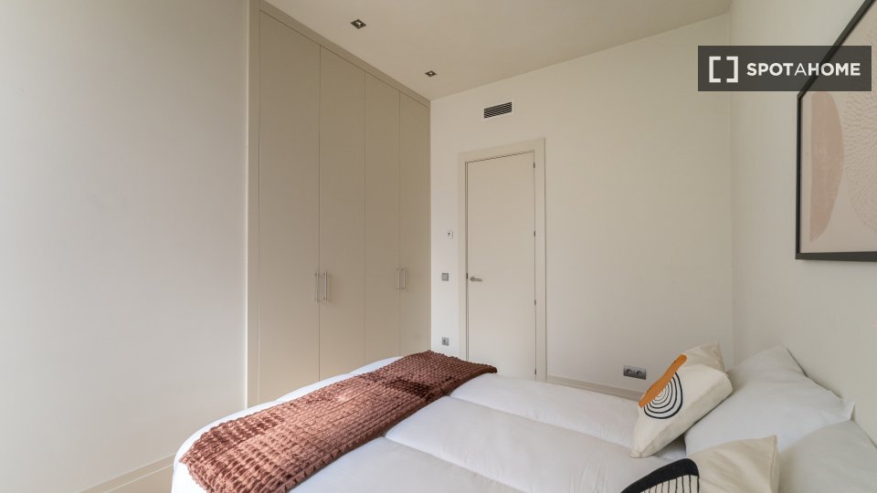 Double room Madrid, 6 beds — photo 14