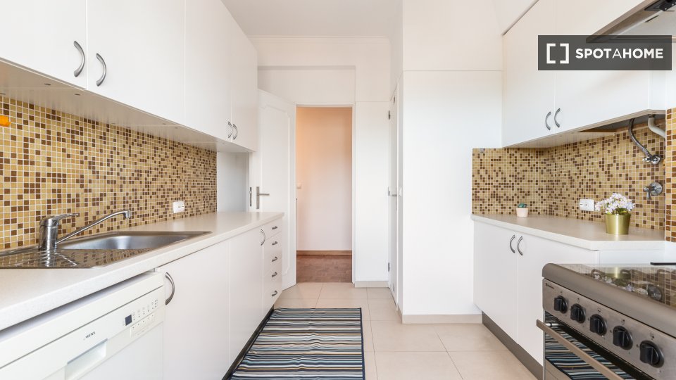 Apartment Lisbon, 3 beds, 100m² — photo 15