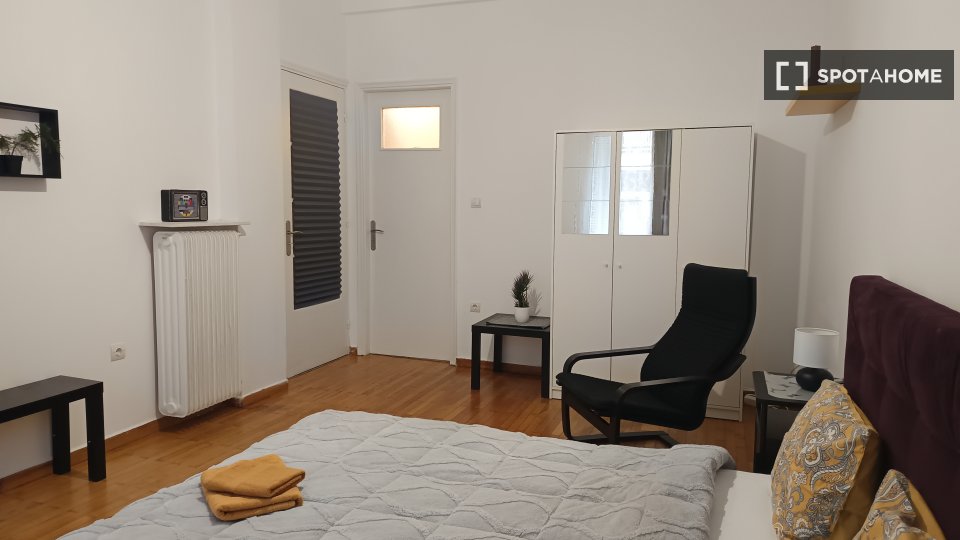Double room Athens, 4 beds, 97m² — photo 4