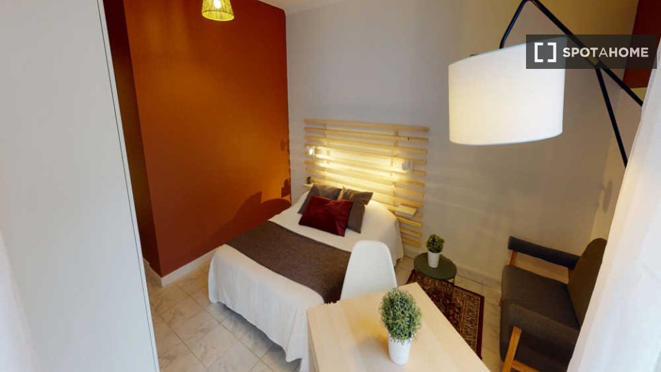 Double room Lyon, 3 beds, 70m² — photo 1