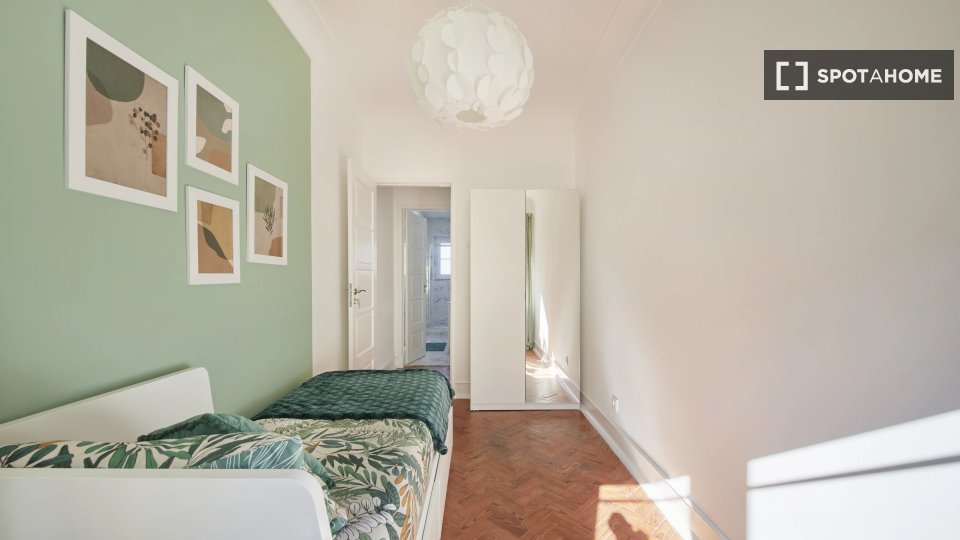 Double room Lisbon, 6 beds — photo 12