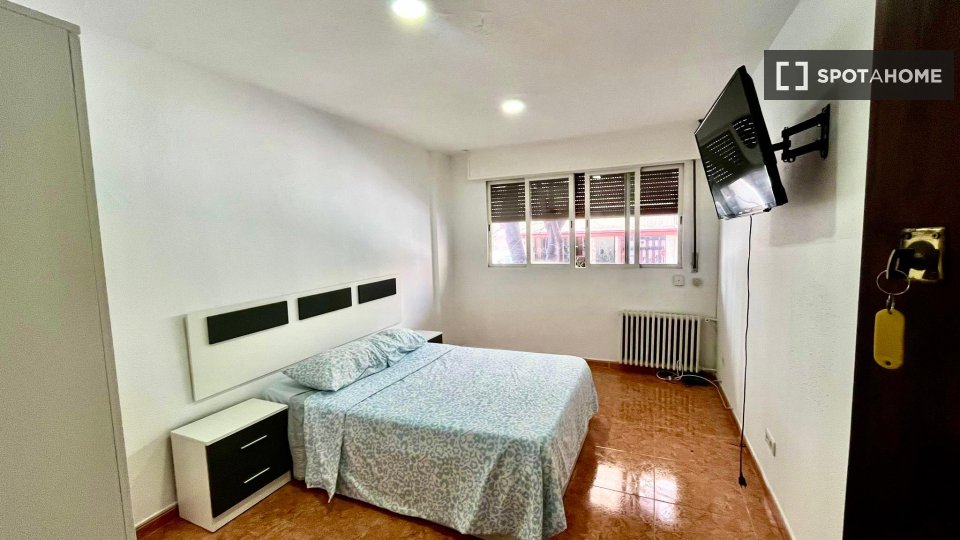 Double room Madrid, 3 beds, 80m² — photo 7
