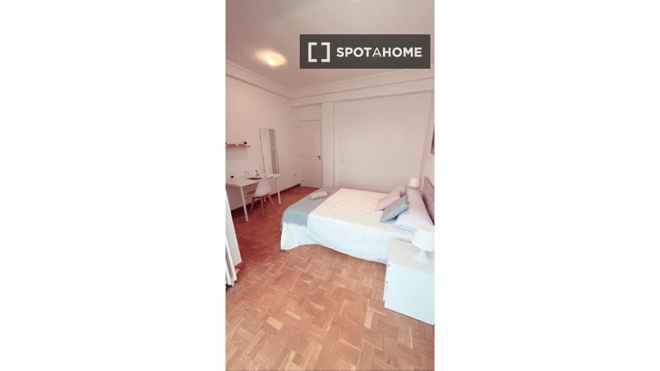 Double room Madrid, 6 beds — photo 3