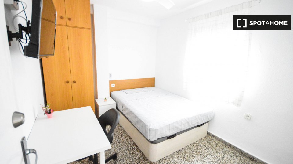 Apartment Valencia, 4 beds, 90m² — photo 15