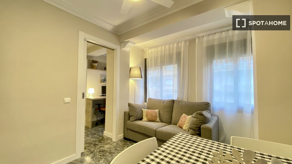 Apartment Barcelona, 3 beds, 62m² — photo 1