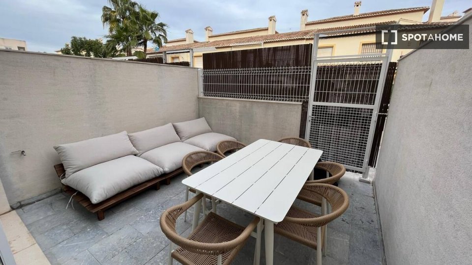 Apartment Alicante, 3 beds — photo 17