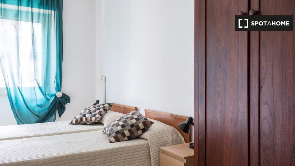 Double room Rome, 3 beds — photo 1