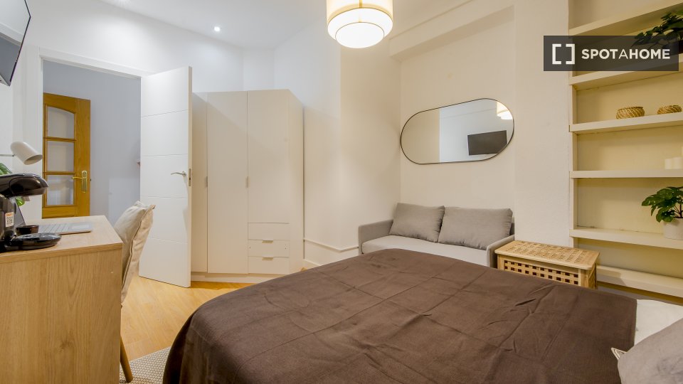 Double room Madrid, 5 beds, 120m² — photo 43