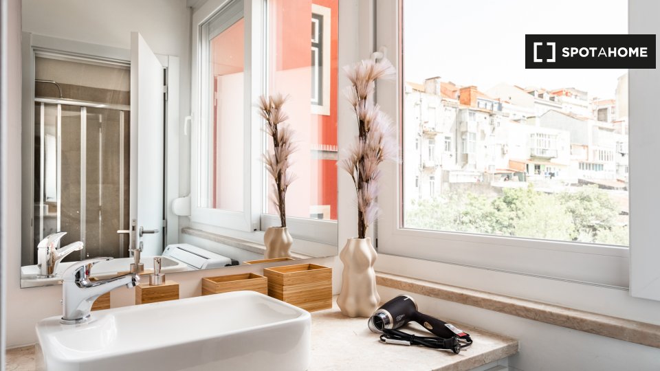 Apartment Lisbon, 2 beds — photo 18