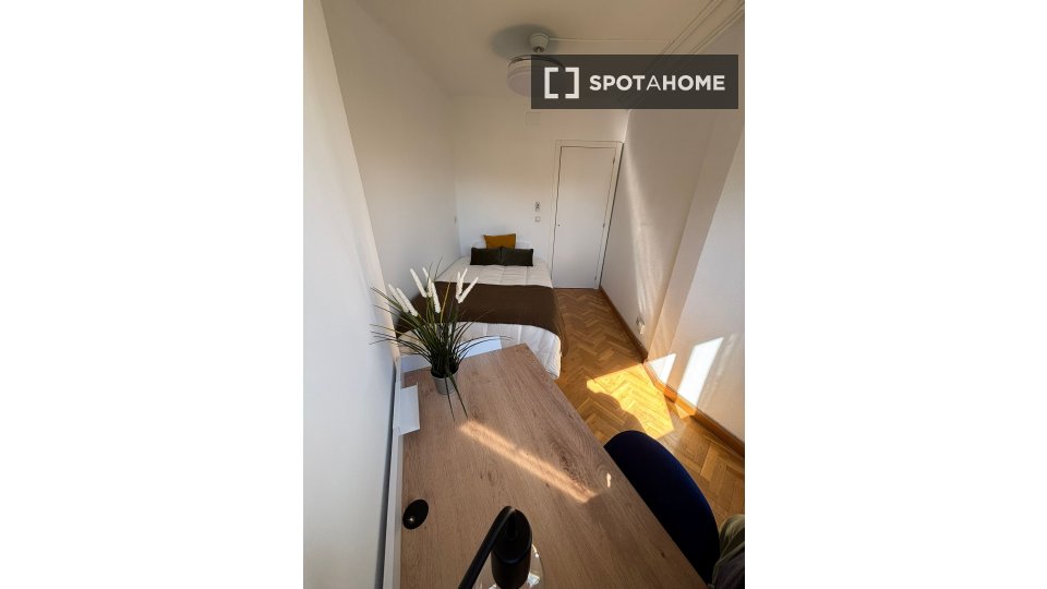Double room Madrid, 9 beds, 200m² — photo 13