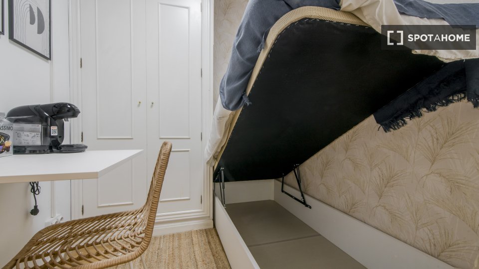 Double room Madrid, 7 beds — photo 8