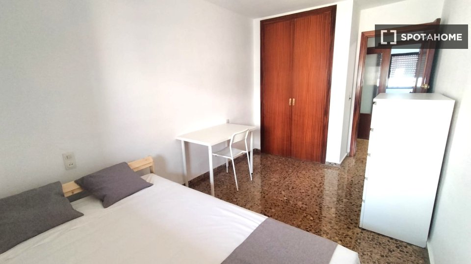 Double room Valencia, 4 beds, 120m² — photo 3