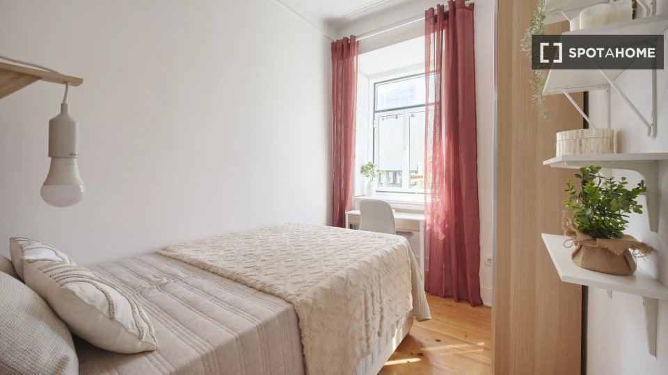 Double room Lisbon, 5 beds — photo 1