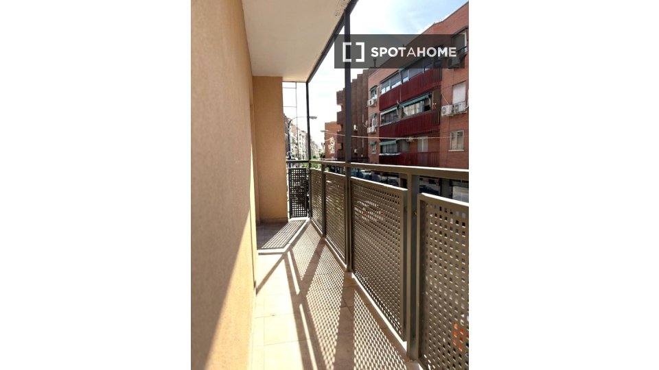Double room Madrid, 7 beds, 160m² — photo 46