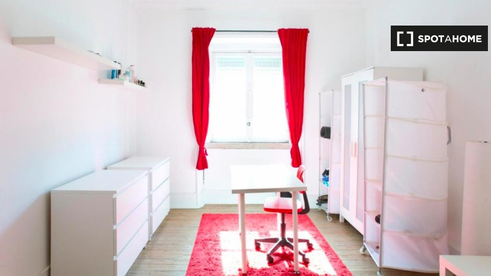 Double room Lisbon, 6 beds — photo 19