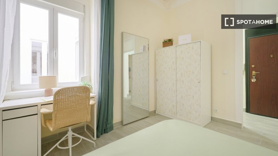 Double room Lisbon, 5 beds — photo 1