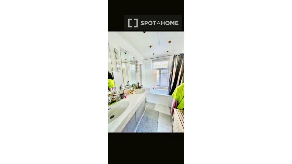 Double room Brussels, 5 beds, 180m² — photo 15