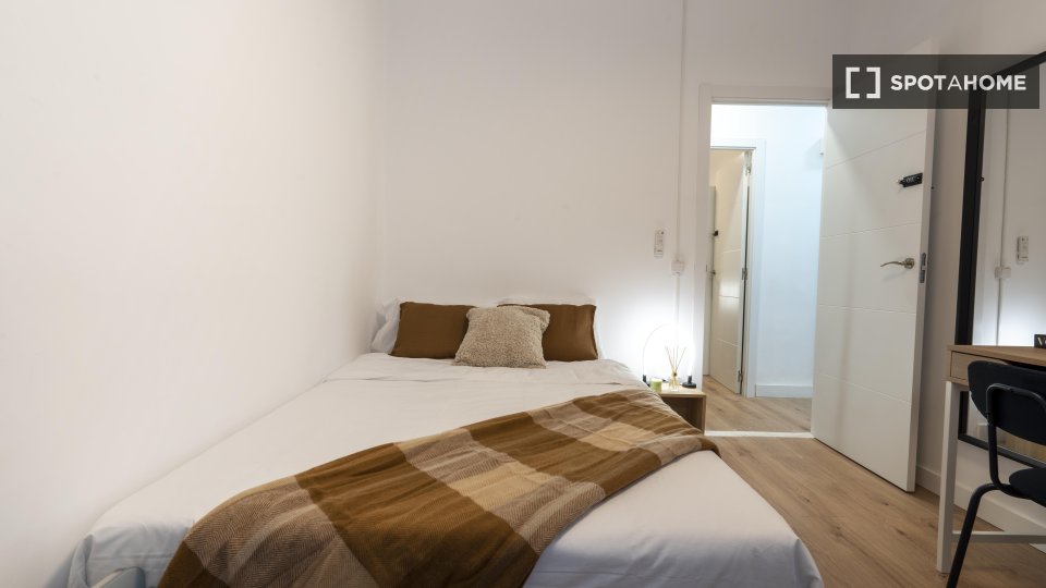 Double room Madrid, 4 beds — photo 17