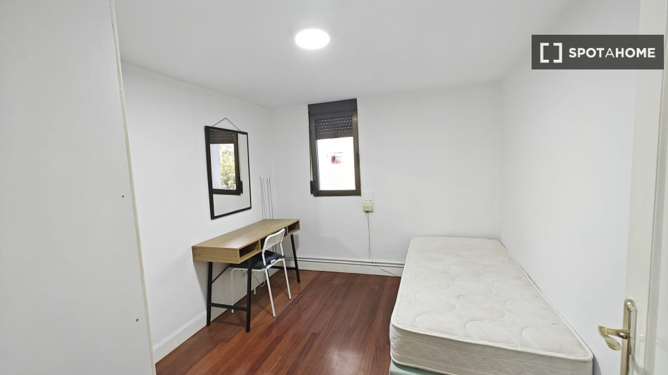 Apartment Bilbao, 3 beds, 65m² — photo 13