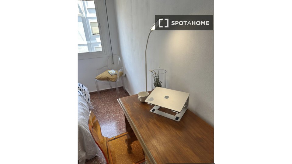 Double room Valencia, 2 beds, 90m² — photo 8