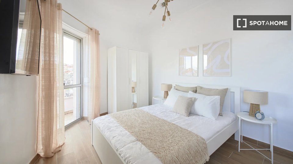 Double room Lisbon, 4 beds — photo 12