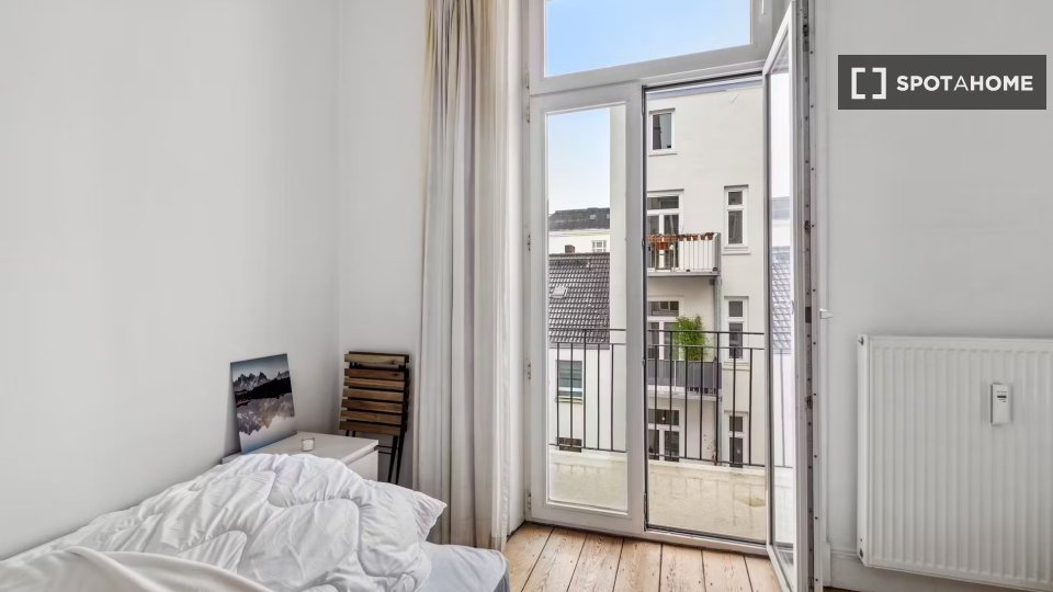 Double room Hamburg, 5 beds, 140m² — photo 1