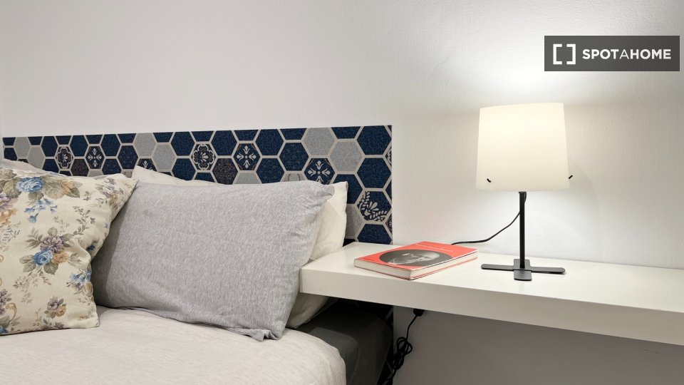 Double room Madrid, 6 beds, 100m² — photo 2