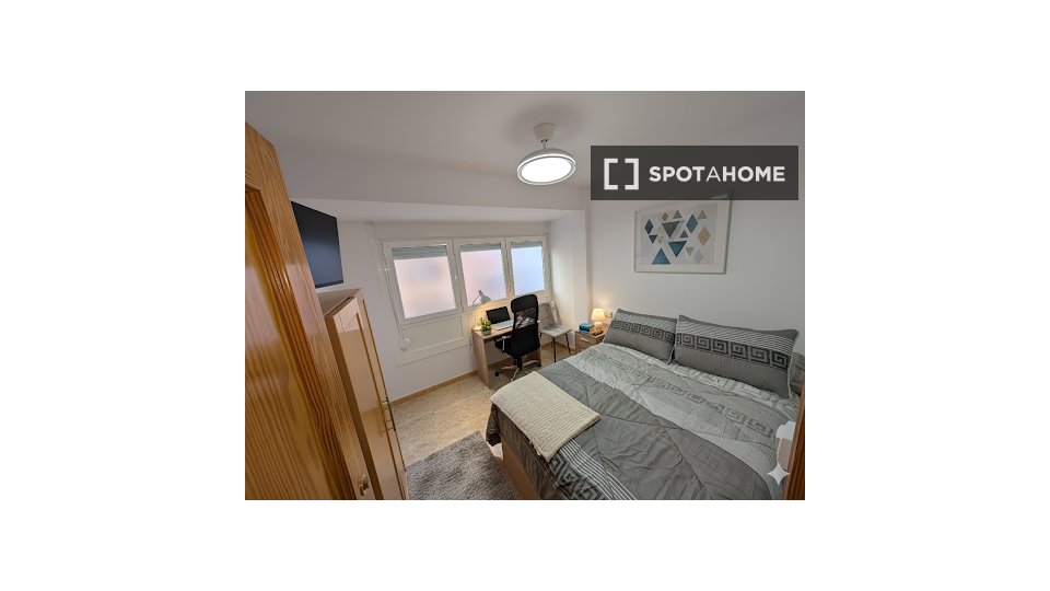 Double room Alicante, 3 beds, 67m² — photo 8