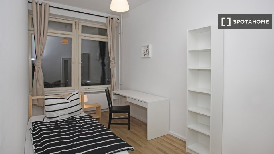 Double room Berlin, 4 beds, 71m² — photo 16