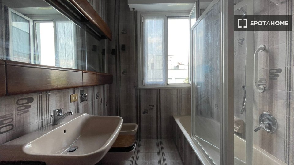 Double room Milan, 3 beds, 140m² — photo 4