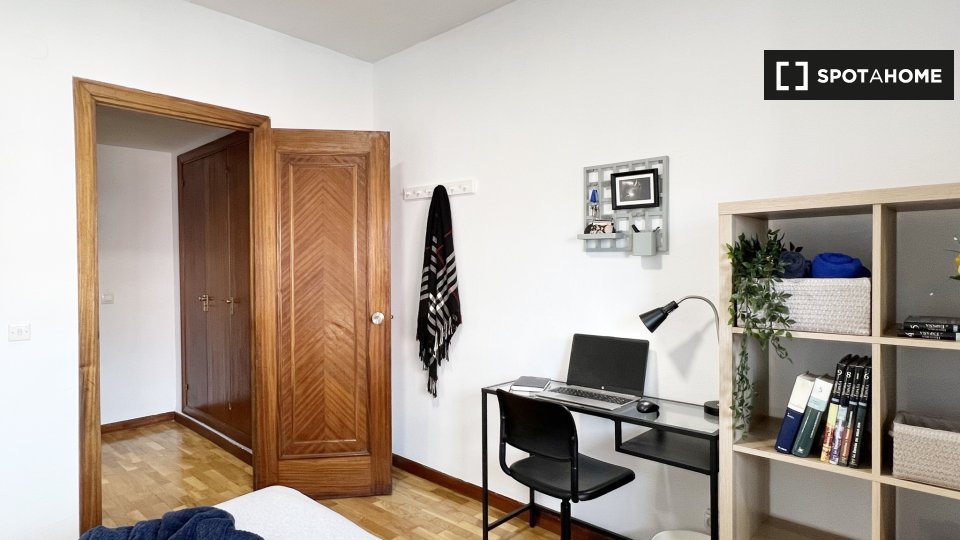 Double room Madrid, 5 beds, 95m² — photo 13
