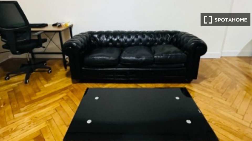 Double room Madrid, 5 beds, 180m² — photo 5