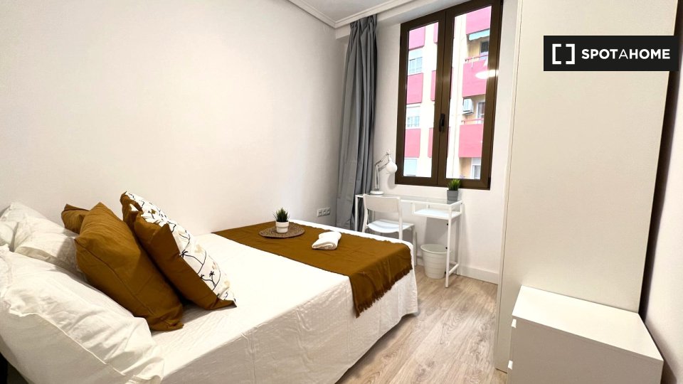 Apartment with 2 bedrooms for rent in Campo De Ourique, Lisbon - in Valencia