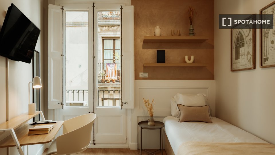 Double room Barcelona, 6 beds, 175m² — photo 10