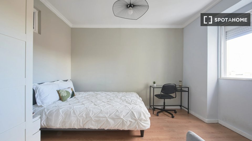 Double room Lisbon, 4 beds — photo 10