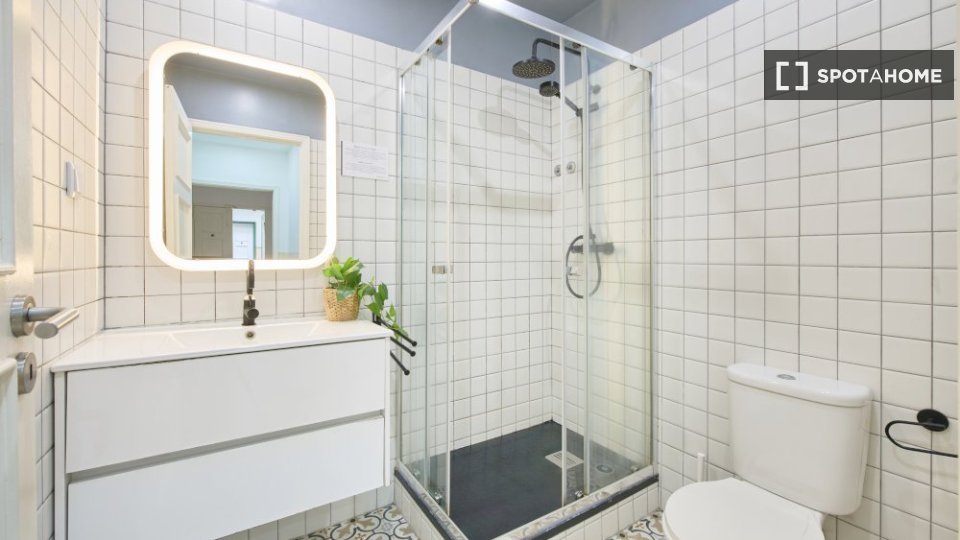 Double room Lisbon, 6 beds — photo 19