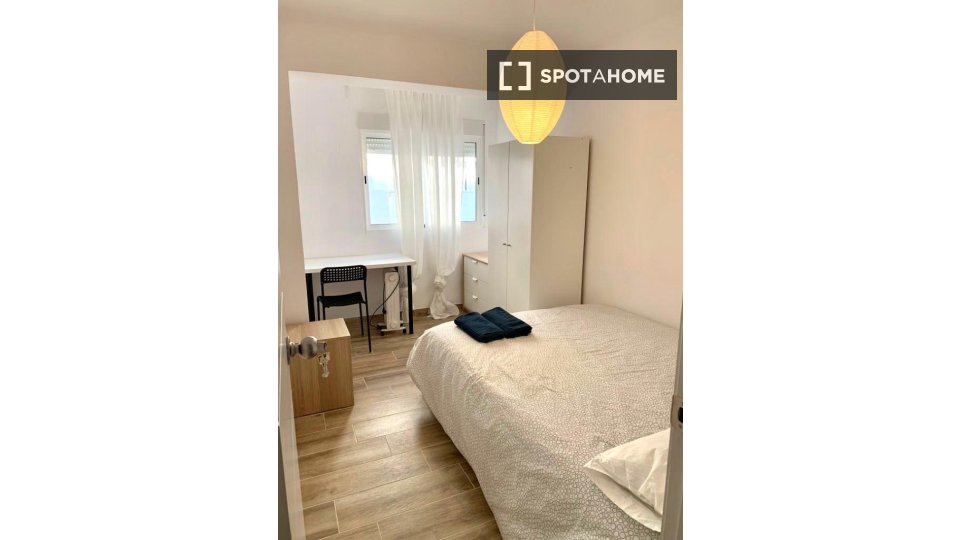 Double room Valencia, 3 beds, 85m² — photo 20