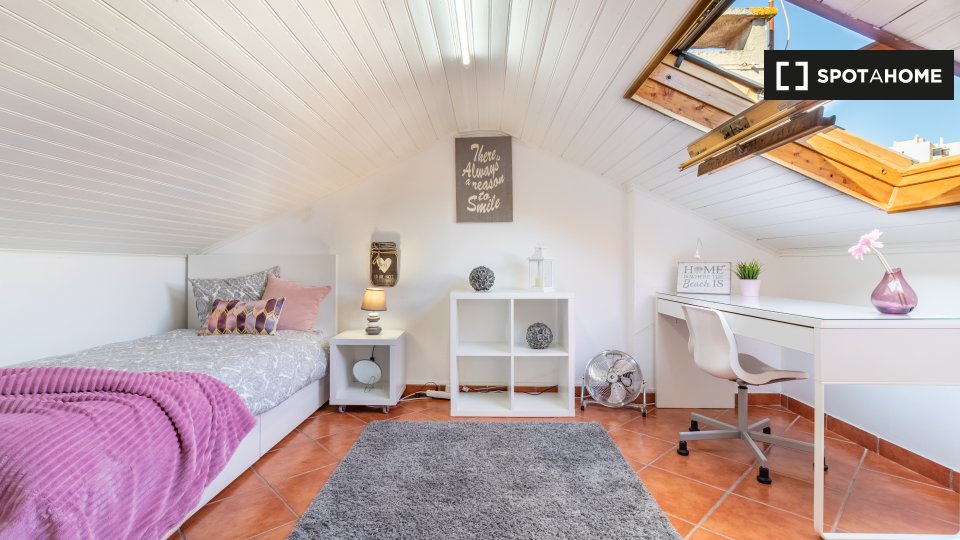 Double room Lisbon, 5 beds, 80m² — photo 3
