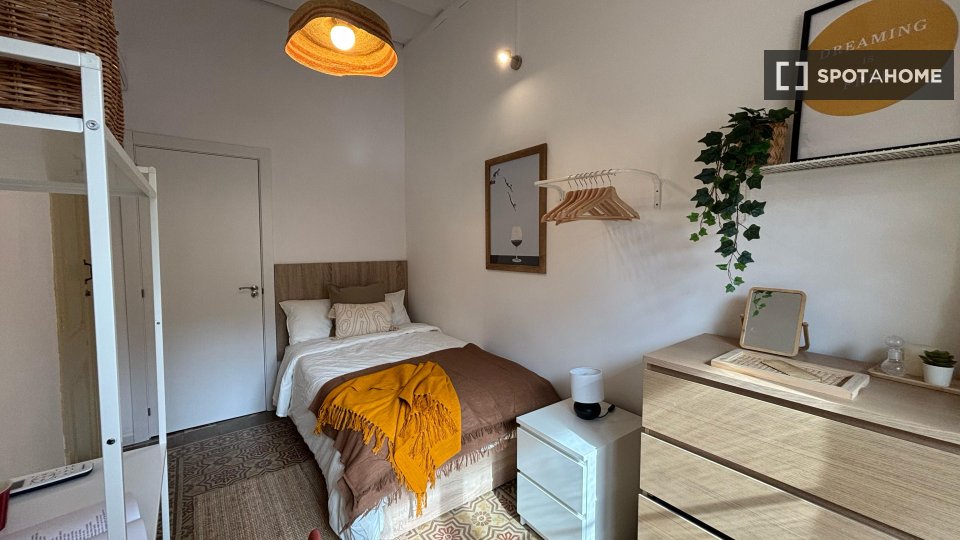 Double room Barcelona, 4 beds, 65m² — photo 6