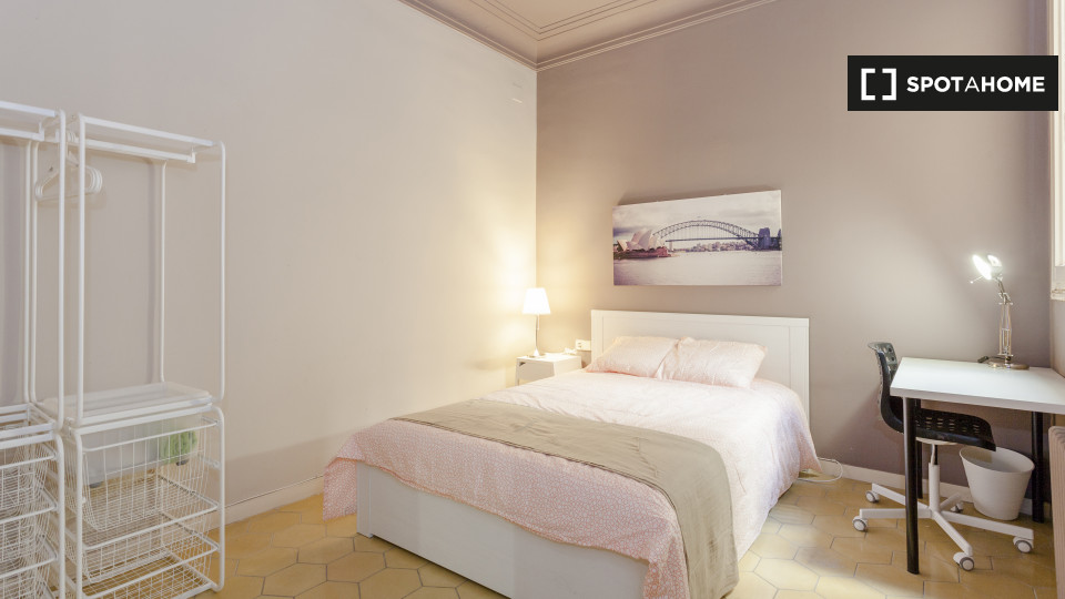Double room Barcelona, 8 beds, 189m² — photo 1