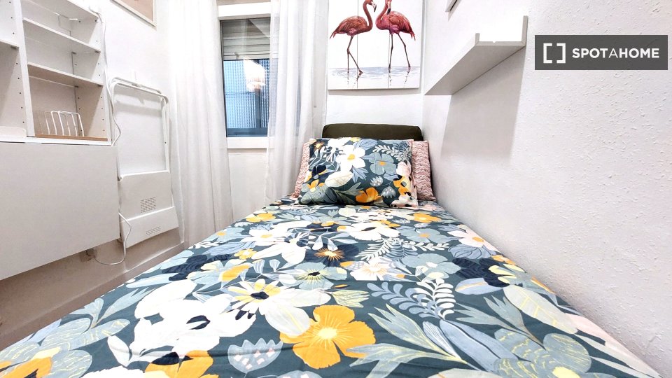 Double room Madrid, 4 beds, 61m² — photo 19