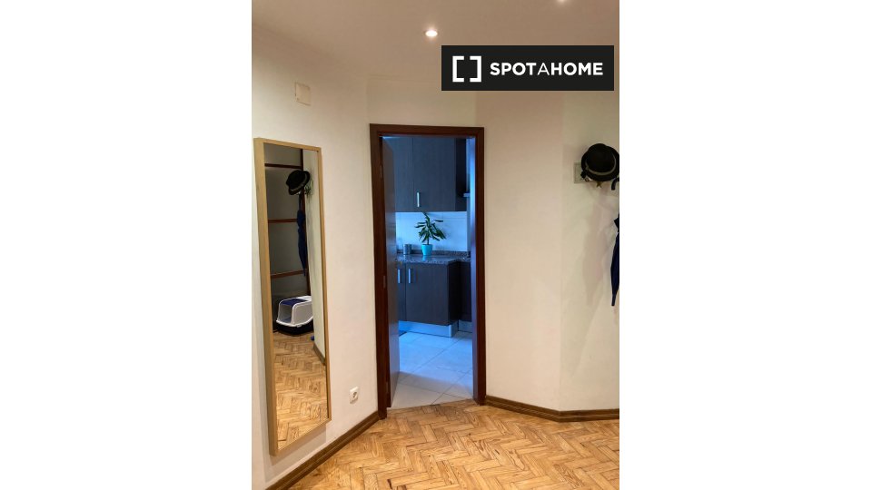 Double room Lisbon, 3 beds, 70m² — photo 8