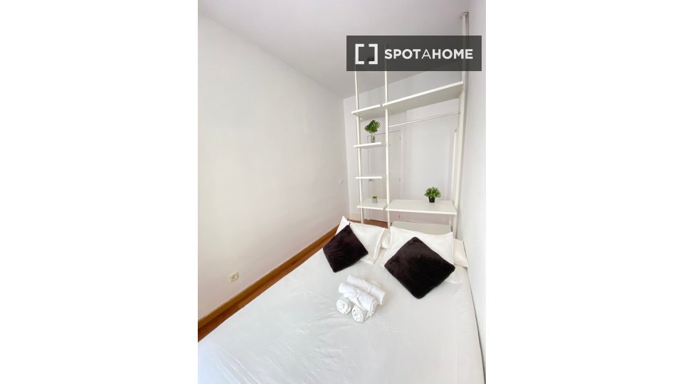 Double room Madrid, 3 beds — photo 10