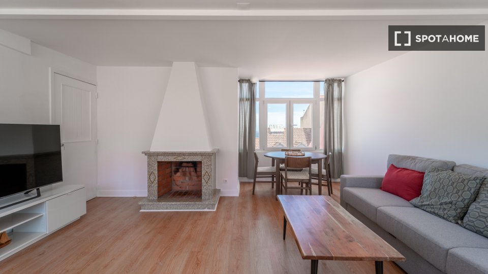 Apartment Lisbon, 2 beds, 97m² — photo 2