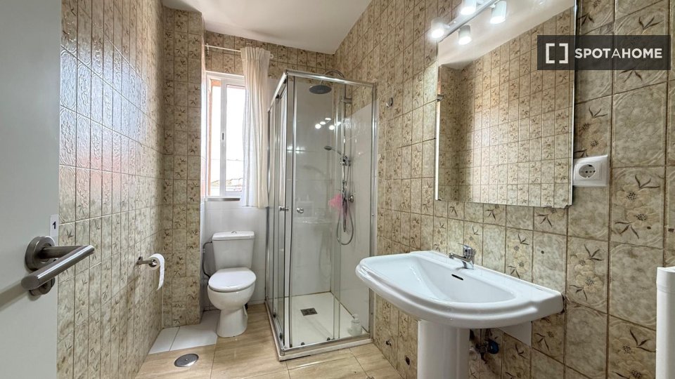 Double room Madrid, 4 beds — photo 31