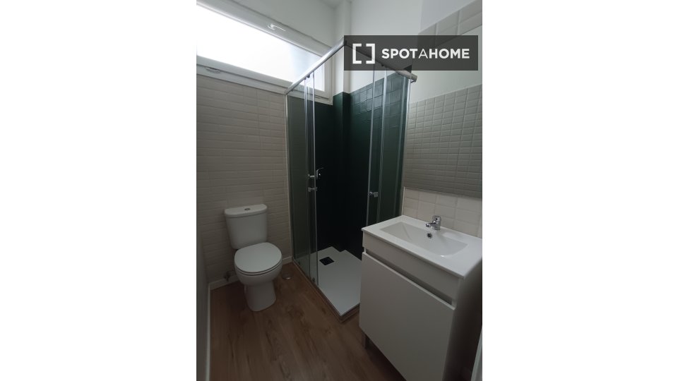Double room Lisbon, 9 beds, 160m² — photo 1