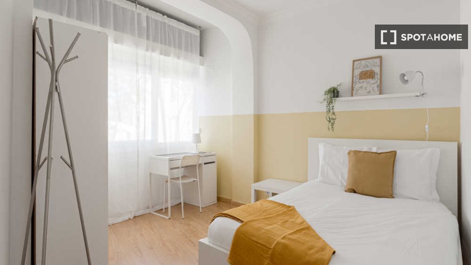 Double room Lisbon, 8 beds — photo 49