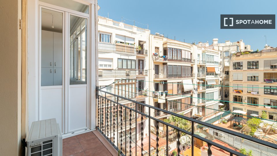 Double room Barcelona, 7 beds, 166m² — photo 12