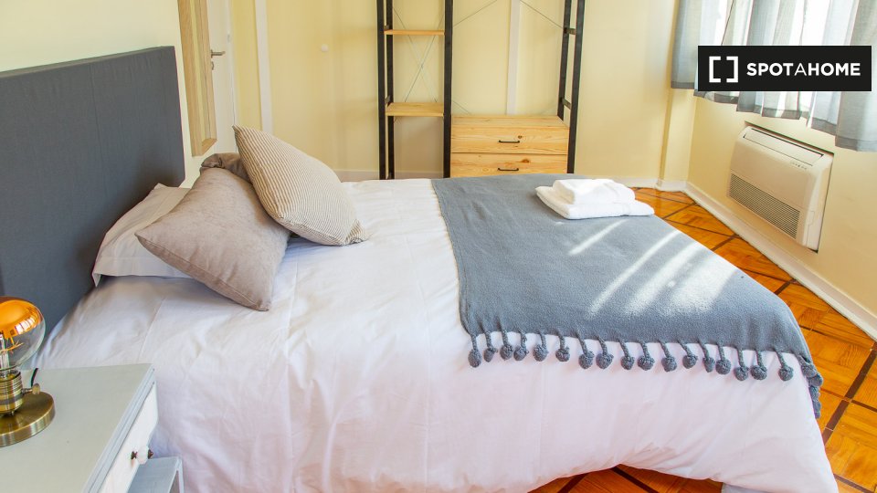 Double room Lisbon, 6 beds — photo 14