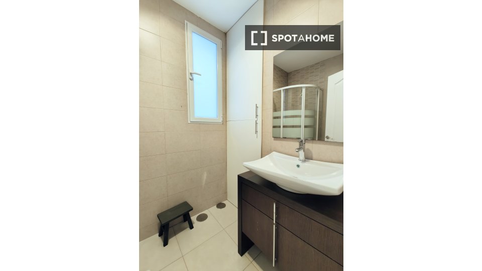 Double room Madrid, 2 beds — photo 5